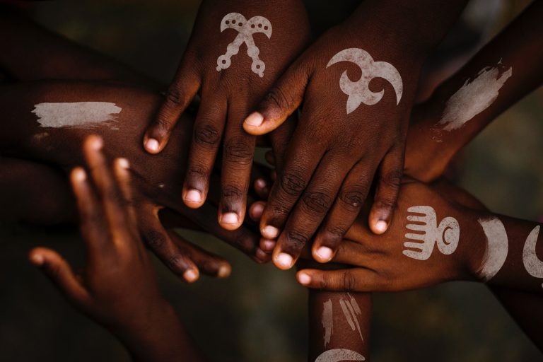 Educação criativa, ampliada e decolonial